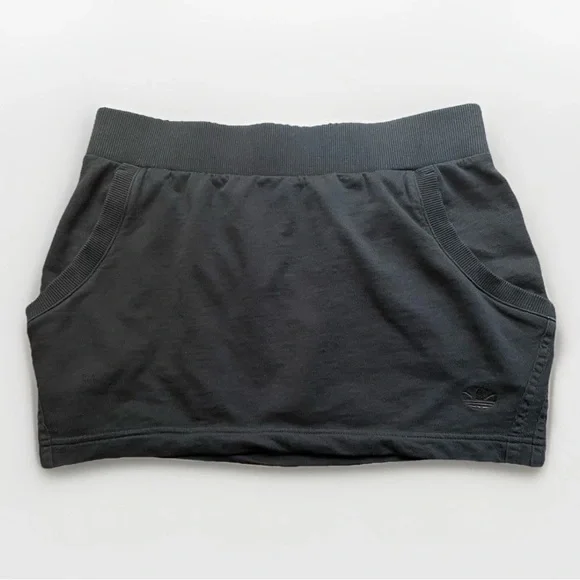 Vintage Adidas Women’s Mini Skirt Black Size Medium 3 Stripes Embroidered Logo - Picture 2 of 6